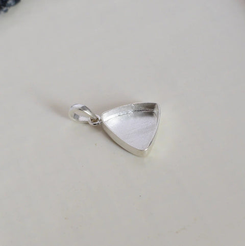 Triangle Collet for Pendant